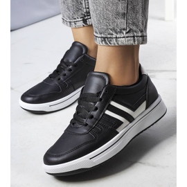 BM Zapatillas negras con inserciones blancas de Olympia. negro 2