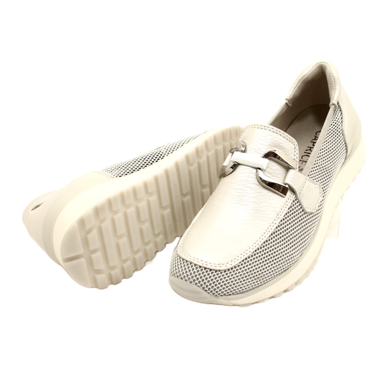 Mocasines de cuero para mujeres de Caprice con decoración 9-24502-20 132 Pearl peine blanco 5