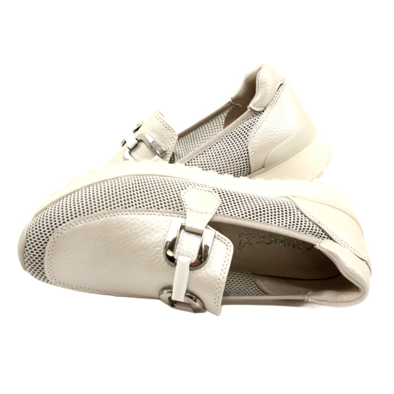 Mocasines de cuero para mujeres de Caprice con decoración 9-24502-20 132 Pearl peine blanco 6