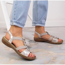Cómodas sandalias de mujer sin cordones Rieker 62850-90 beige 11