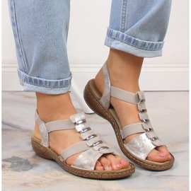 Cómodas sandalias de mujer sin cordones Rieker 62850-90 beige 12