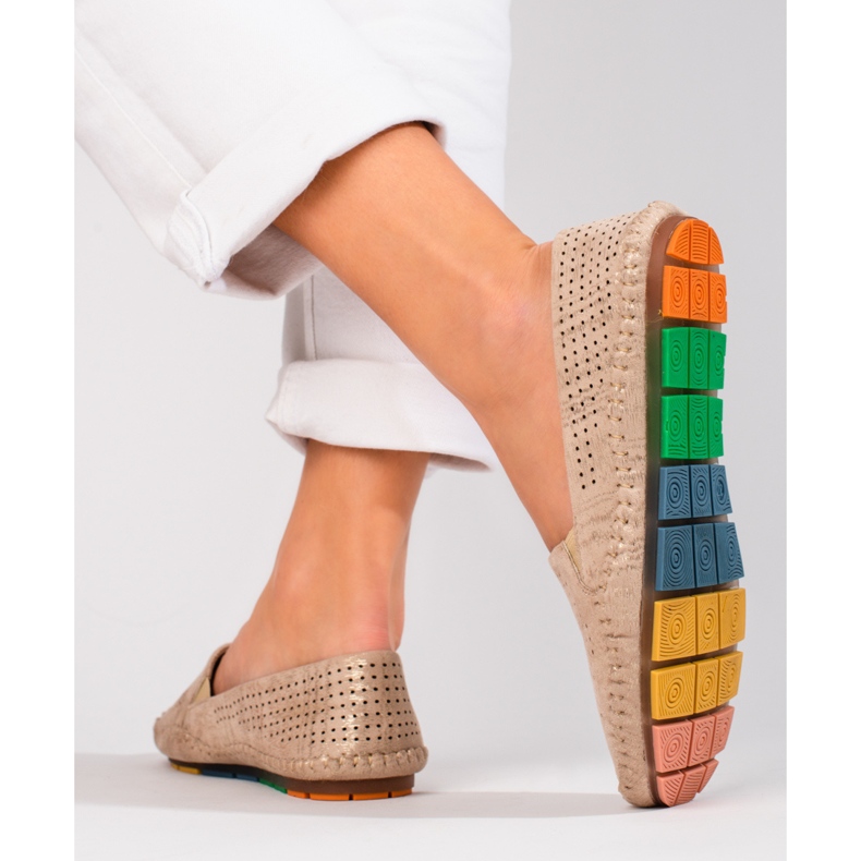 Mocasines sin cordones calados dorados para mujer de Shelovet 2