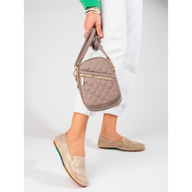 Mocasines sin cordones calados dorados para mujer de Shelovet 3