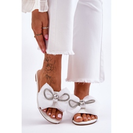 Pantuflas De Mujer Con Lazo Y Strass Blanco Jolene 1