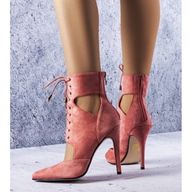 PA1 Botas puntiagudas con aberturas rosas de Virginie 1