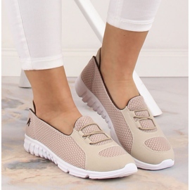 Cómodas zapatillas deportivas beige sin cordones de Artiker 50C1167 1