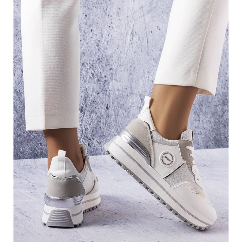 BM Deportivas blancas con aplicaciones de purpurina de Léves blanco 1 BM Deportivas blancas con aplicaciones de purpurina de Léves blanco 1
