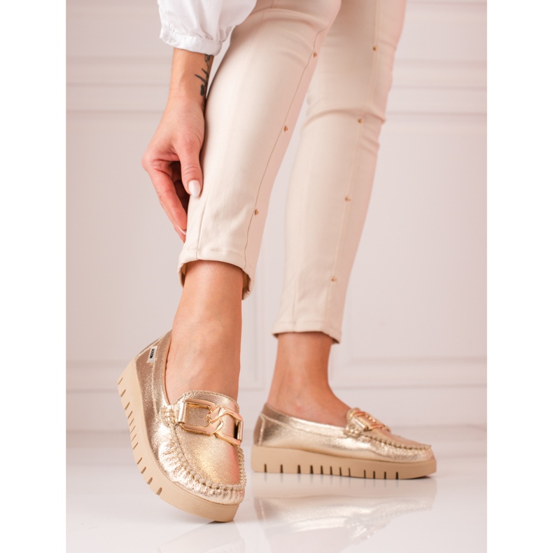 Mocasines dorados de mujer en la plataforma Shelovet 2