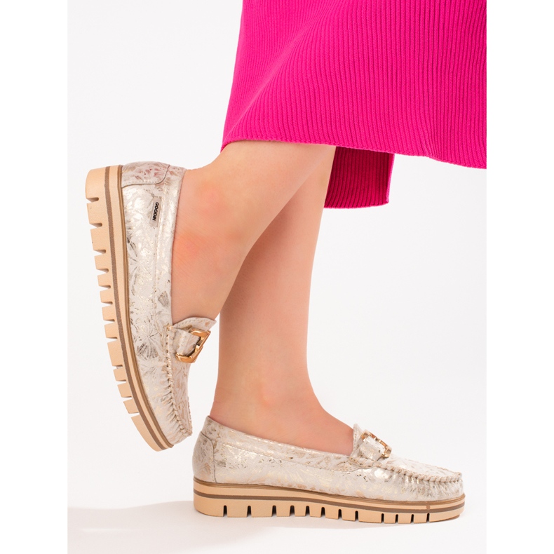 Mocasines beige de mujer en la plataforma Shelovet dorado 1
