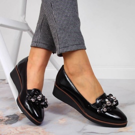 Zapatos cuña de mujer con abalorios negros Potocki 1