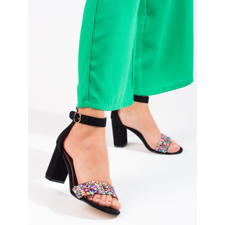 Elegantes sandalias negras con abalorios de Shelovet negro 1