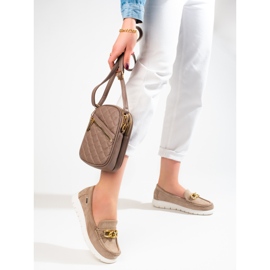 Cómodos mocasines de mujer en la plataforma beige Shelovet. 1
