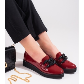 Vinceza Mocasín Shelovet lacado burdeos con plataforma y cadena rojo 3
