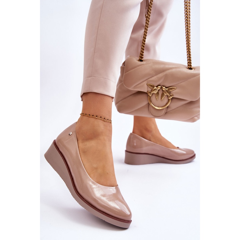 Vinceza Salón Clásico Charol Cuña Beige Paola 2