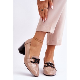 Vinceza Zapatos De Salón De Charol Con Cadena Beige Keilani 1