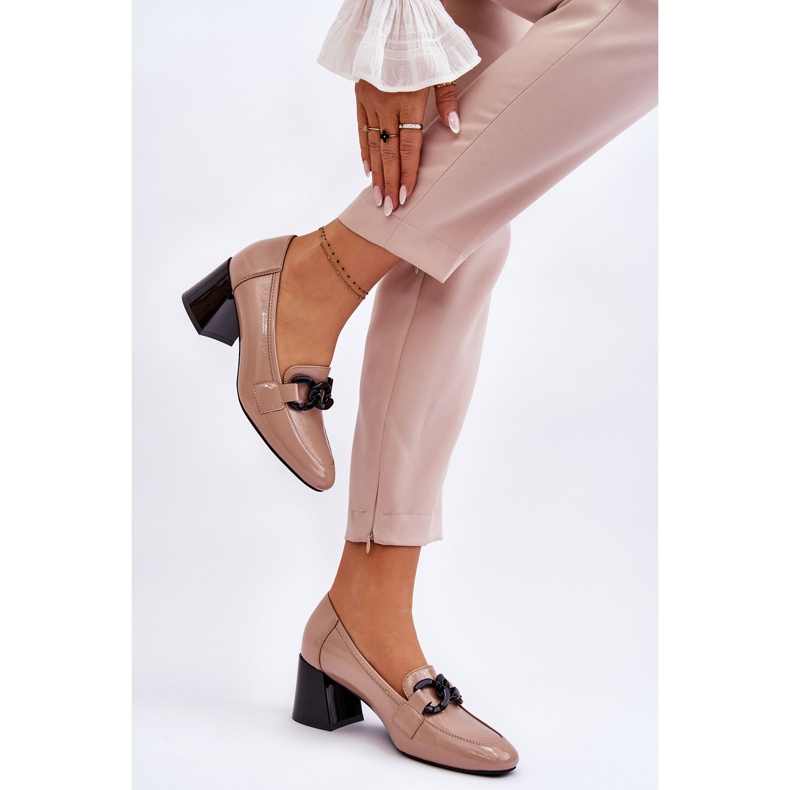Vinceza Zapatos De Salón De Charol Con Cadena Beige Keilani 2
