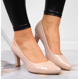 Salones de charol nude de Sergio Leone beige 6