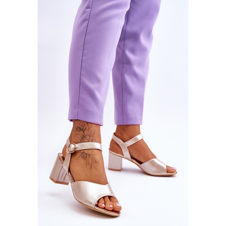 Vinceza Cómodas Sandalias De Piel Sobre Tacón Bellamy Dorado 2 Vinceza Cómodas Sandalias De Piel Sobre Tacón Bellamy Dorado 2