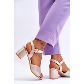 Vinceza Cómodas Sandalias De Piel Sobre Tacón Bellamy Dorado 3