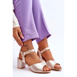 Vinceza Cómodas Sandalias De Piel Sobre Tacón Bellamy Dorado 5