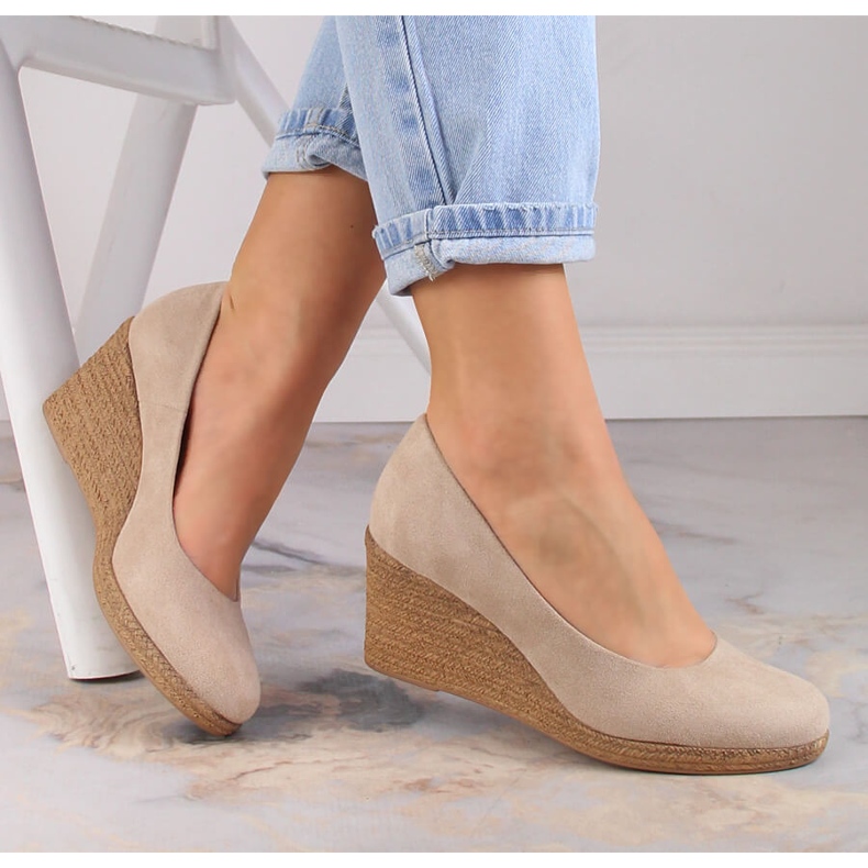 Zapatos de salón mujer cuña ante beige Potocki SZ12024 1