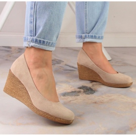 Zapatos de salón mujer cuña ante beige Potocki SZ12024 2