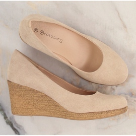 Zapatos de salón mujer cuña ante beige Potocki SZ12024 4