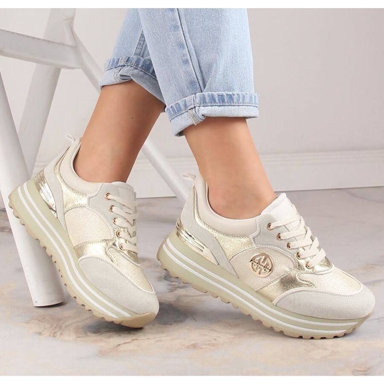 Zapatos deportivos de mujer en la plataforma dorada Potocki SZ12025 dorado 1