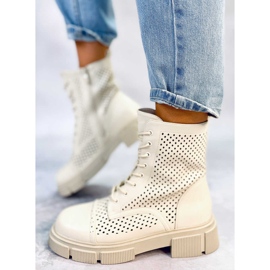 BM Botas con cordones caladas Wyman Beige 1