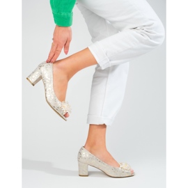 Elegantes zapatos de tacón beige de Shelovet 6
