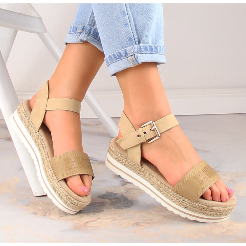 Alpargatas de mujer con plataforma beige Big Star LL274872 1