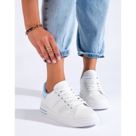 Zapatillas deportivas blancas en la plataforma Shelovet. blanco 1