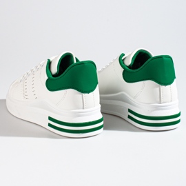Zapatillas deportivas blancas en la plataforma Shelovet. blanco 6