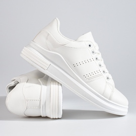 Zapatillas deportivas blancas en la plataforma Shelovet. blanco 3