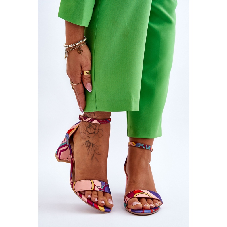 FB1 Sandalias de satén con tacón bajo estampado Quincy en morado y rosa violeta rosado 1