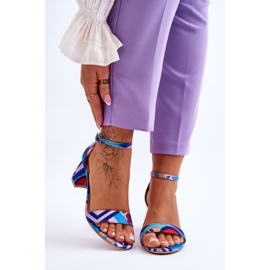 FB1 Sandalias de satén de tacón bajo con diseño en morado y azul de Quincy violeta 1