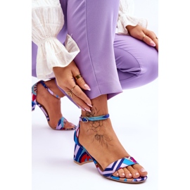 FB1 Sandalias de satén de tacón bajo con diseño en morado y azul de Quincy violeta 7