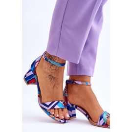 FB1 Sandalias de satén de tacón bajo con diseño en morado y azul de Quincy violeta 3