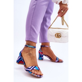 FB1 Sandalias de satén de tacón bajo con diseño en morado y azul de Quincy violeta 4