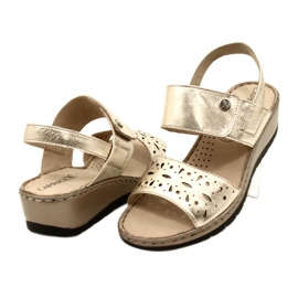 Sandalias de cuero para mujeres Caprice 28253-20 959 Platino Metalic dorado 5