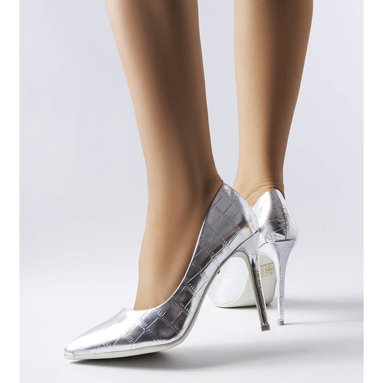 PA1 Alfileres de plata decorados con relieve Raison 1