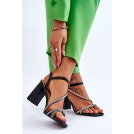 Sandalias De Piel Con Pedrería En El Tacón Negro Carlotta 2