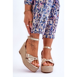 Sandalias con cuña de mujer Kendall en dorado 1
