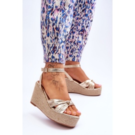 Sandalias con cuña de mujer Kendall en dorado 2