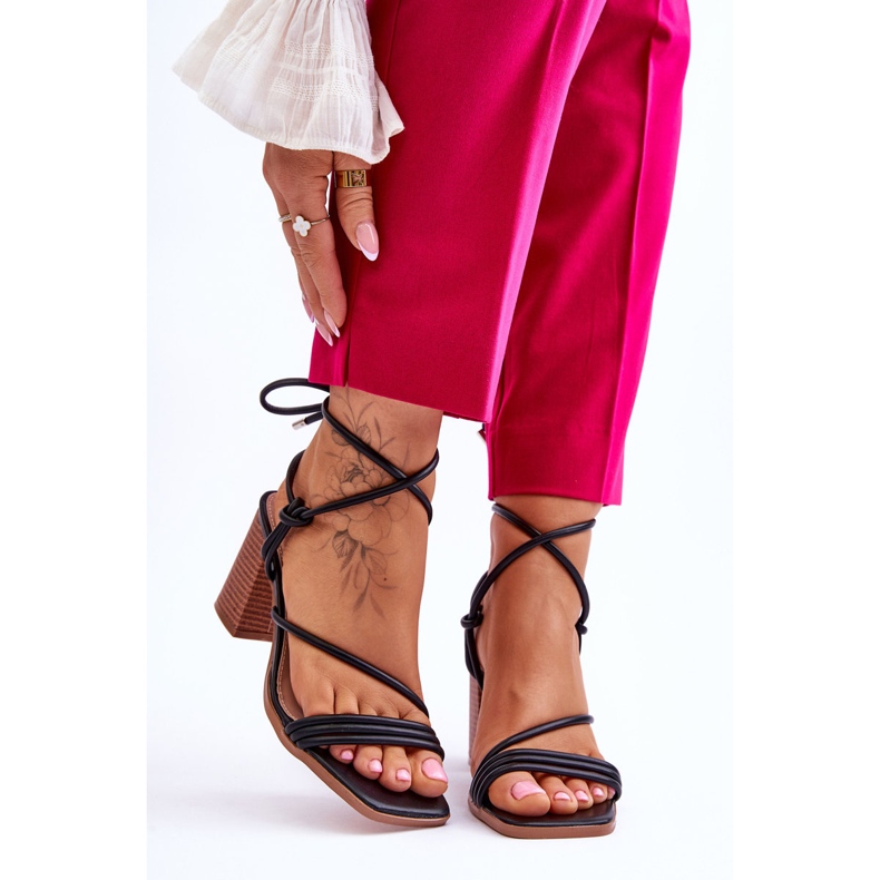 Sandalias Mujer Piel Con Tacón Negro Seyna 1