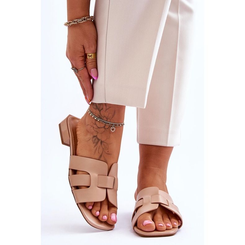 FJ1 Pantuflas Clásicas Mujer Piel Beige Fendy 1