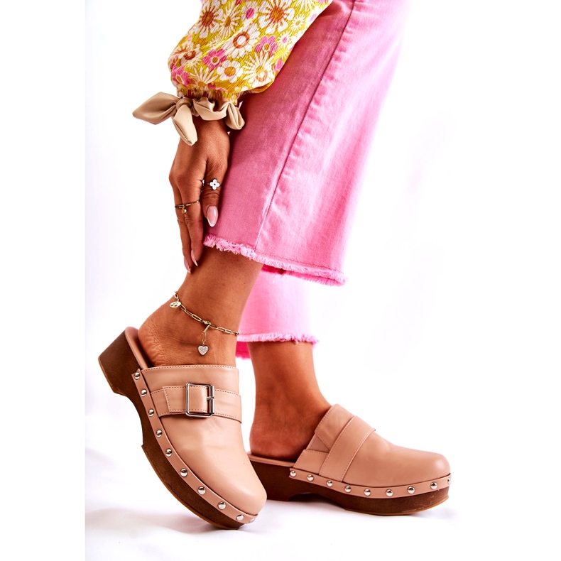 Zuecos de tacón alto beige con pedrería para mujer 4