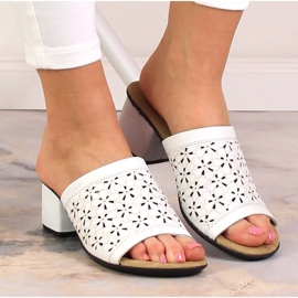 Rieker 64681-80 sandalias de mujer de piel caladas blancas con tacón blanco 3