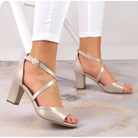 Sandalias de mujer elegantes en dorado satinado en el puesto Sergio Leone SK862 2