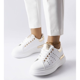 BM Deportivas blancas con perforaciones Chalut de colores blanco 1